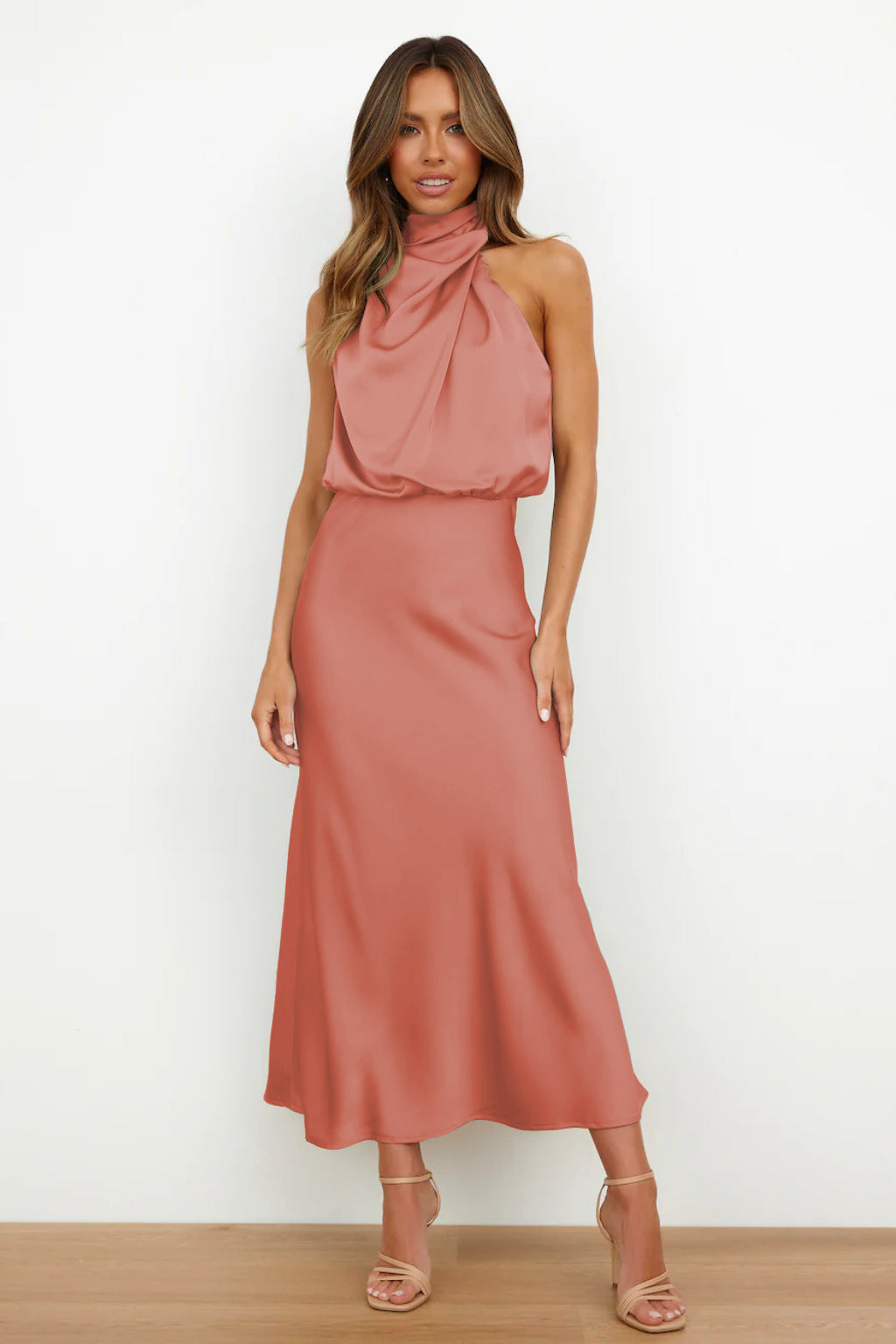 Doris | Elegancka wieczorowa sukienka damska z dekoltem halter 5
