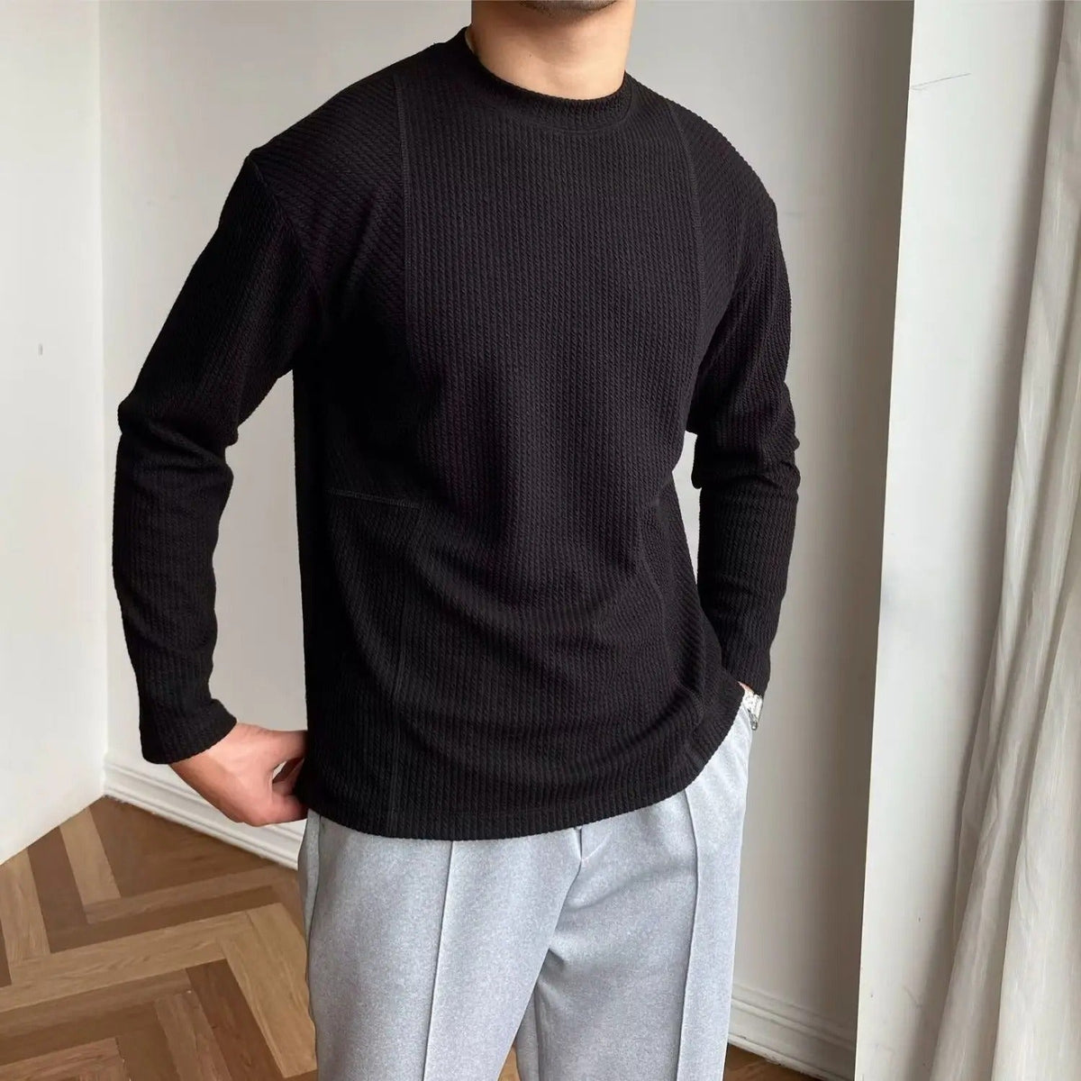 Męski sweter o fakturze dzianiny z okrągłym dekoltem