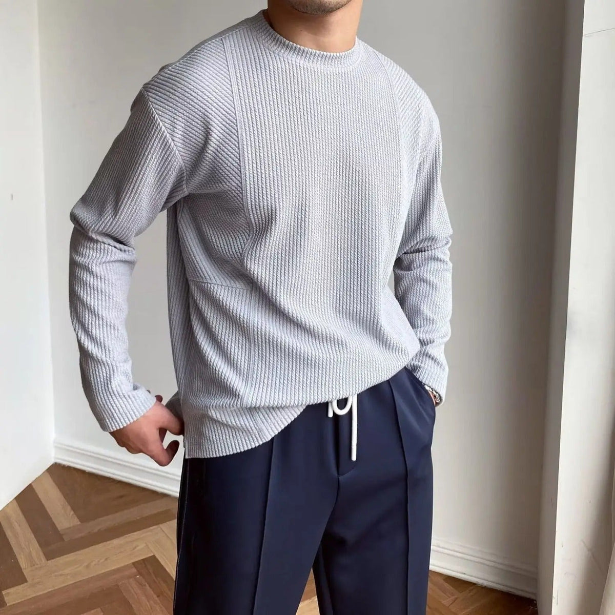 Męski sweter o fakturze dzianiny z okrągłym dekoltem