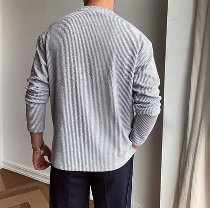 Męski sweter o fakturze dzianiny z okrągłym dekoltem