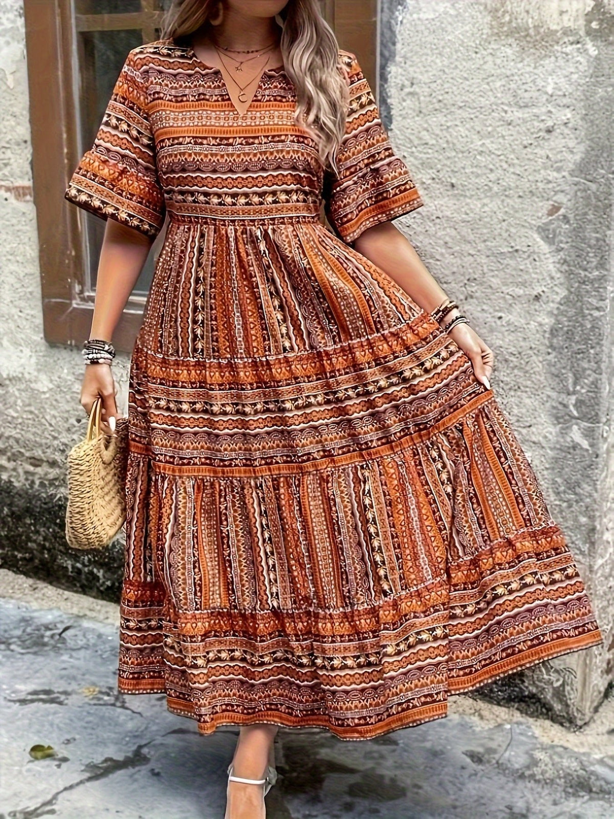 Sophie | Sukienka maxi w stylu boho z nadrukiem, dekoltem w serek, rękawami 3/4 i warstwami 2