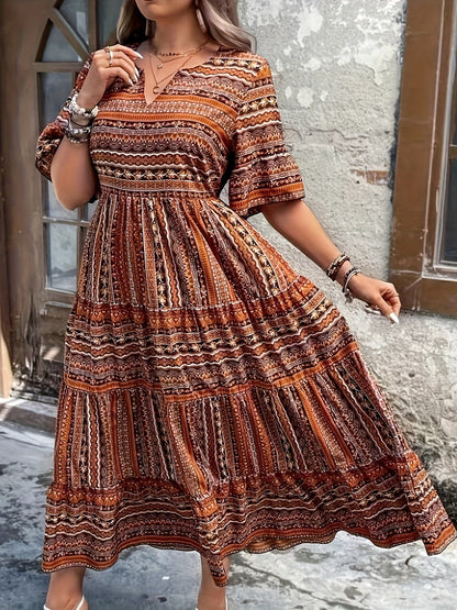 Sophie | Sukienka maxi w stylu boho z nadrukiem, dekoltem w serek, rękawami 3/4 i warstwami 4