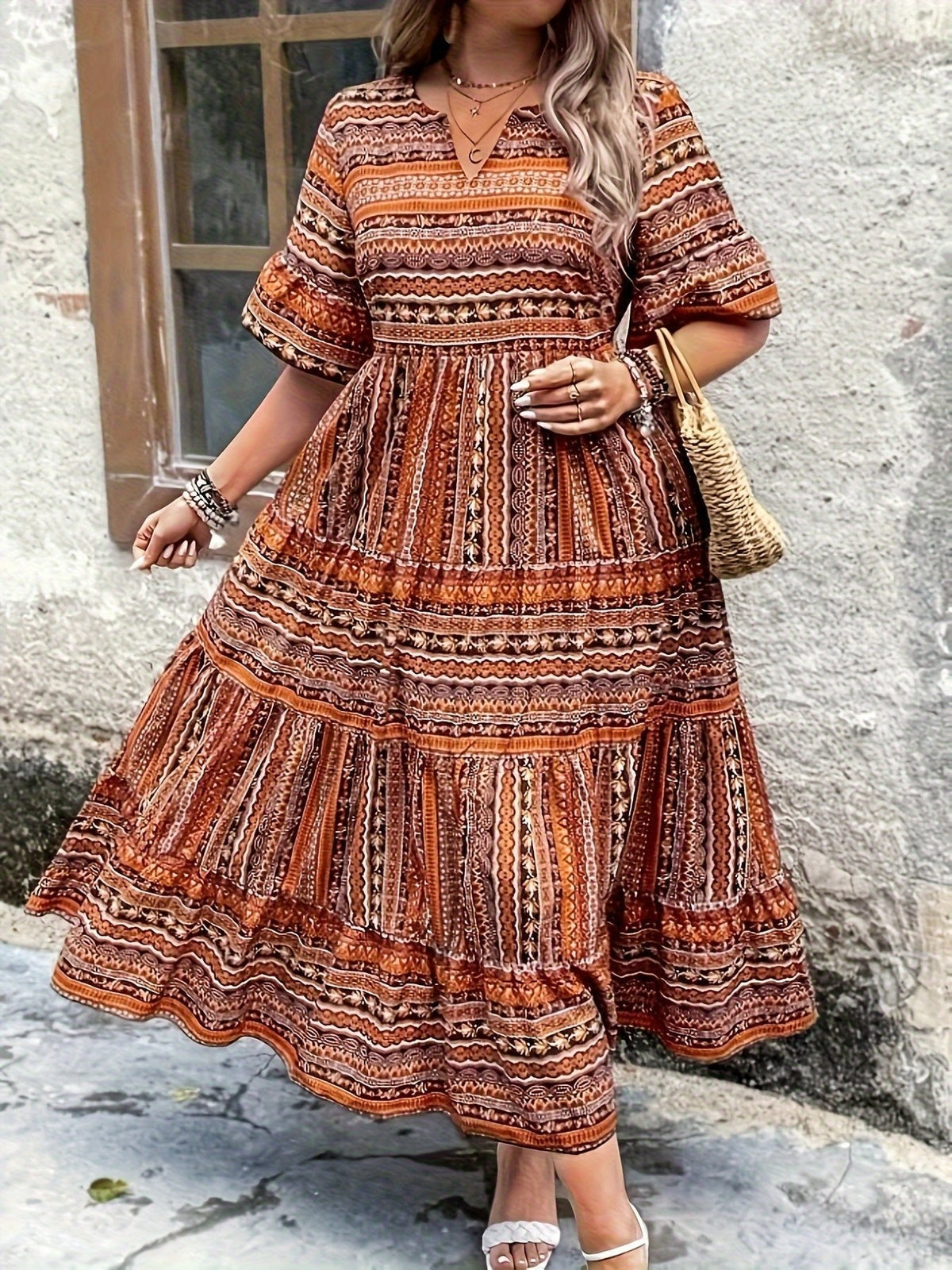 Sophie | Sukienka maxi w stylu boho z nadrukiem, dekoltem w serek, rękawami 3/4 i warstwami 5